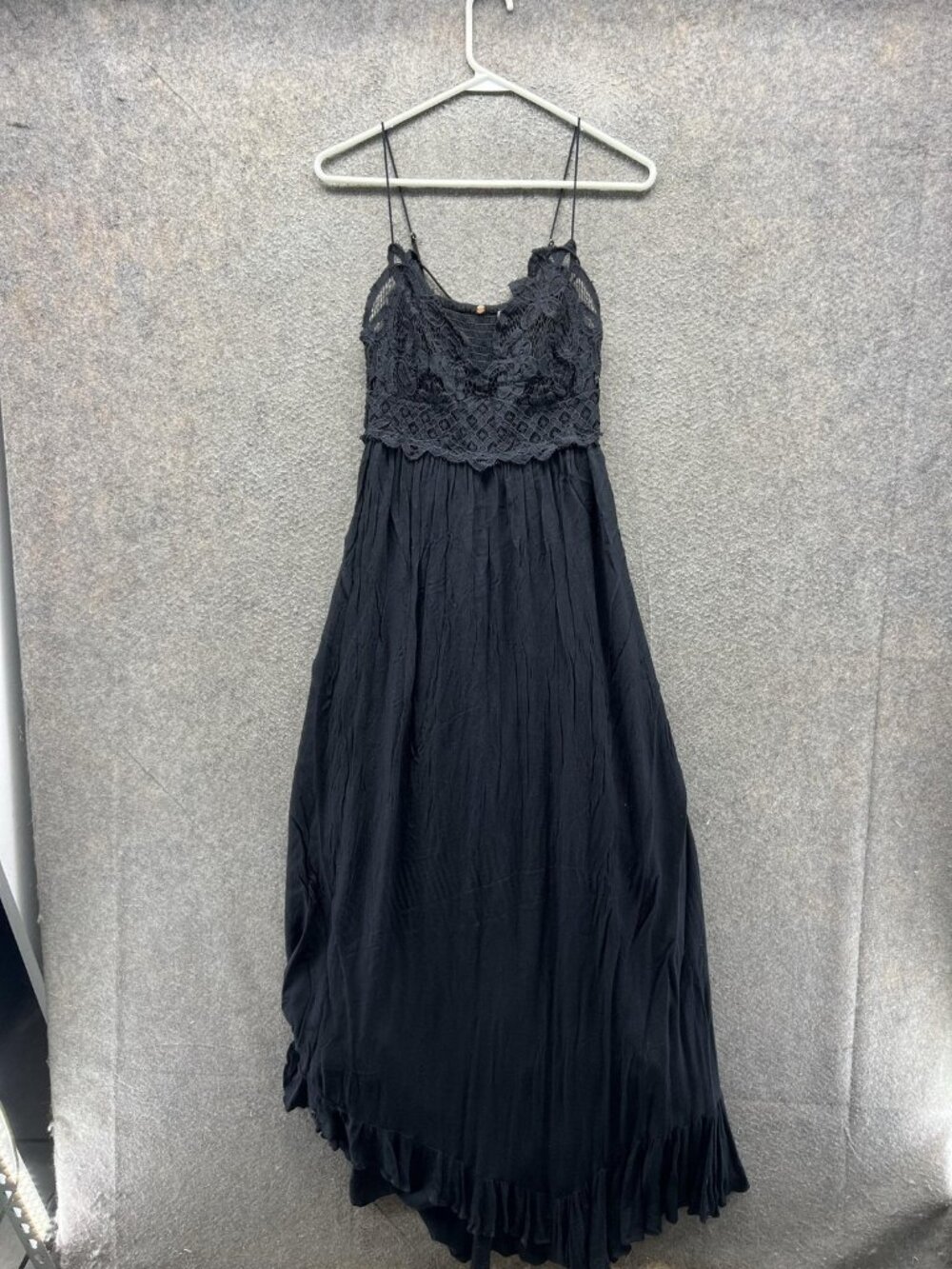 FP One Dress Womens Small Black Lace V Neck Spaghetti Strap Maxi Boho Ruffle